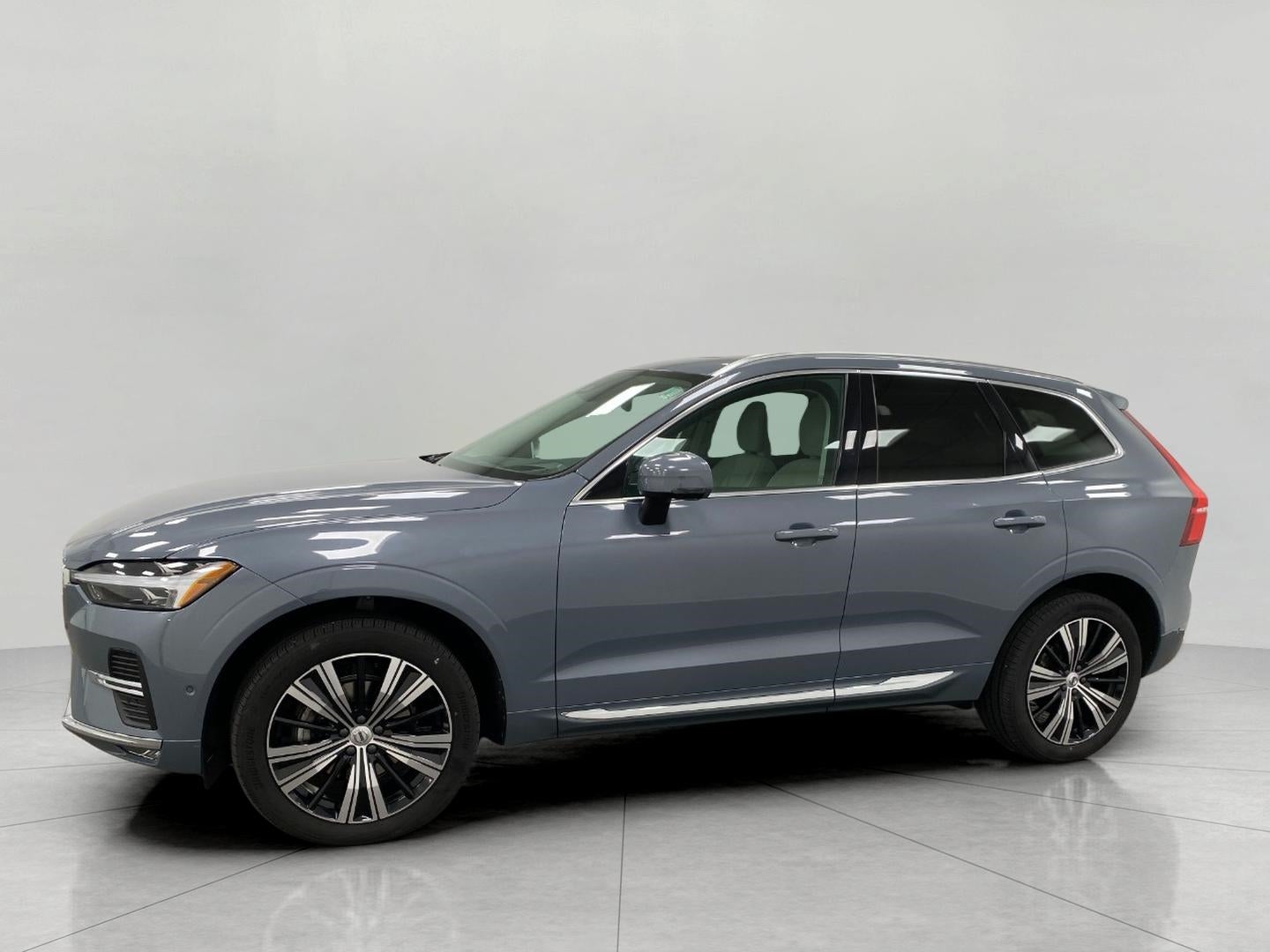 2023 Volvo XC60 B5 AWD Ultimate Bright Theme