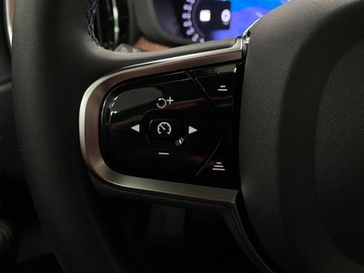 2024 Volvo XC60 B5 AWD Plus Dark Theme