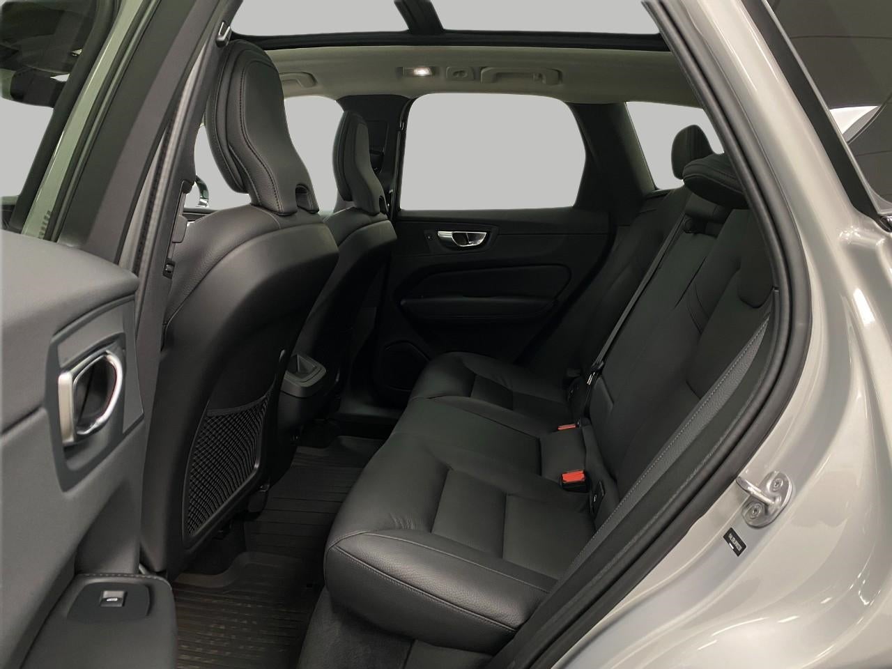 2024 Volvo XC60 B5 AWD Plus Dark Theme