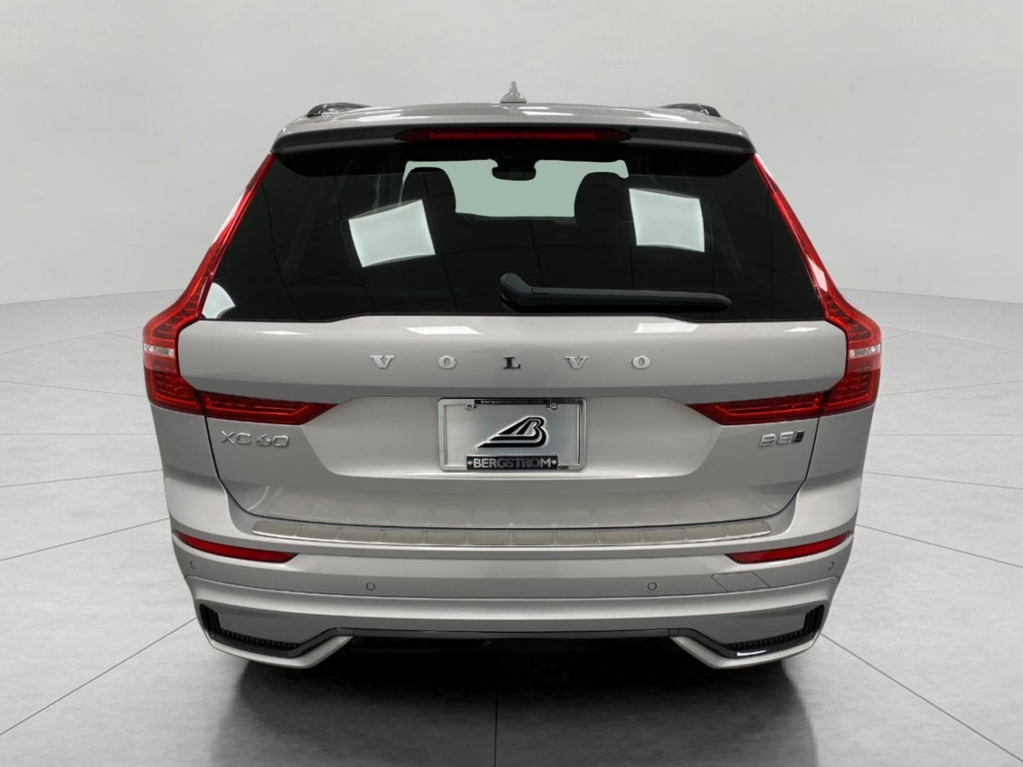 2024 Volvo XC60 B5 AWD Plus Dark Theme