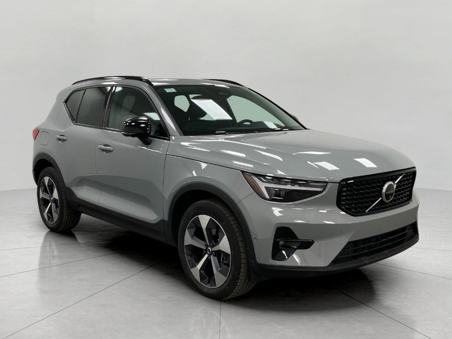 2026 Volvo XC40 B5 AWD Plus