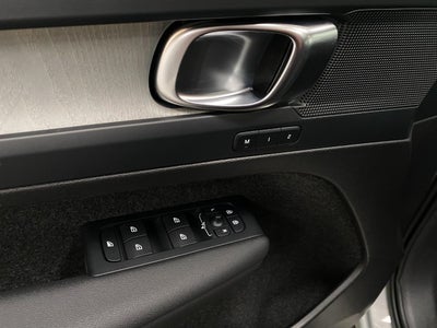 2026 Volvo XC40 B5 AWD Plus