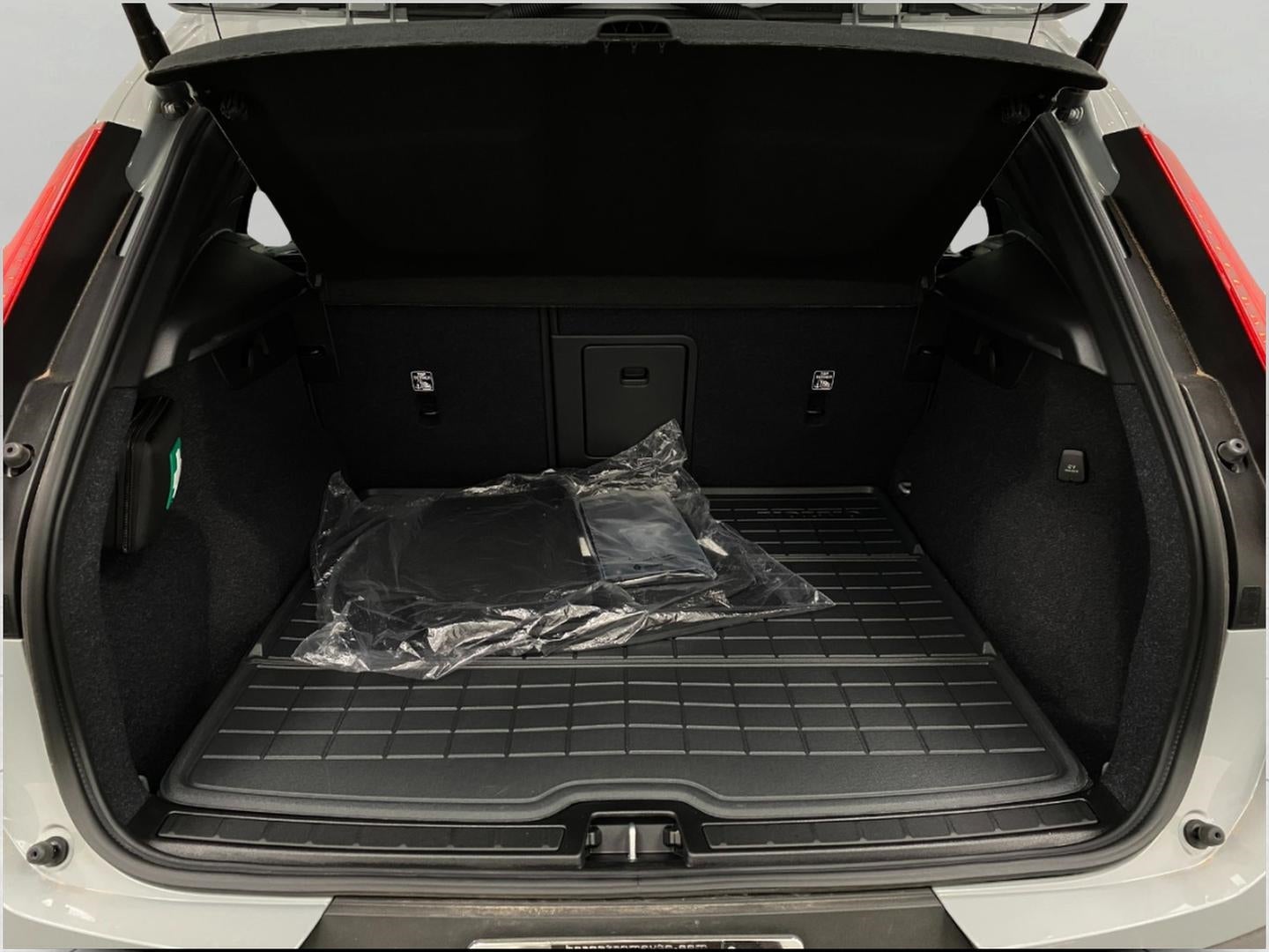 2026 Volvo XC40 B5 AWD Plus