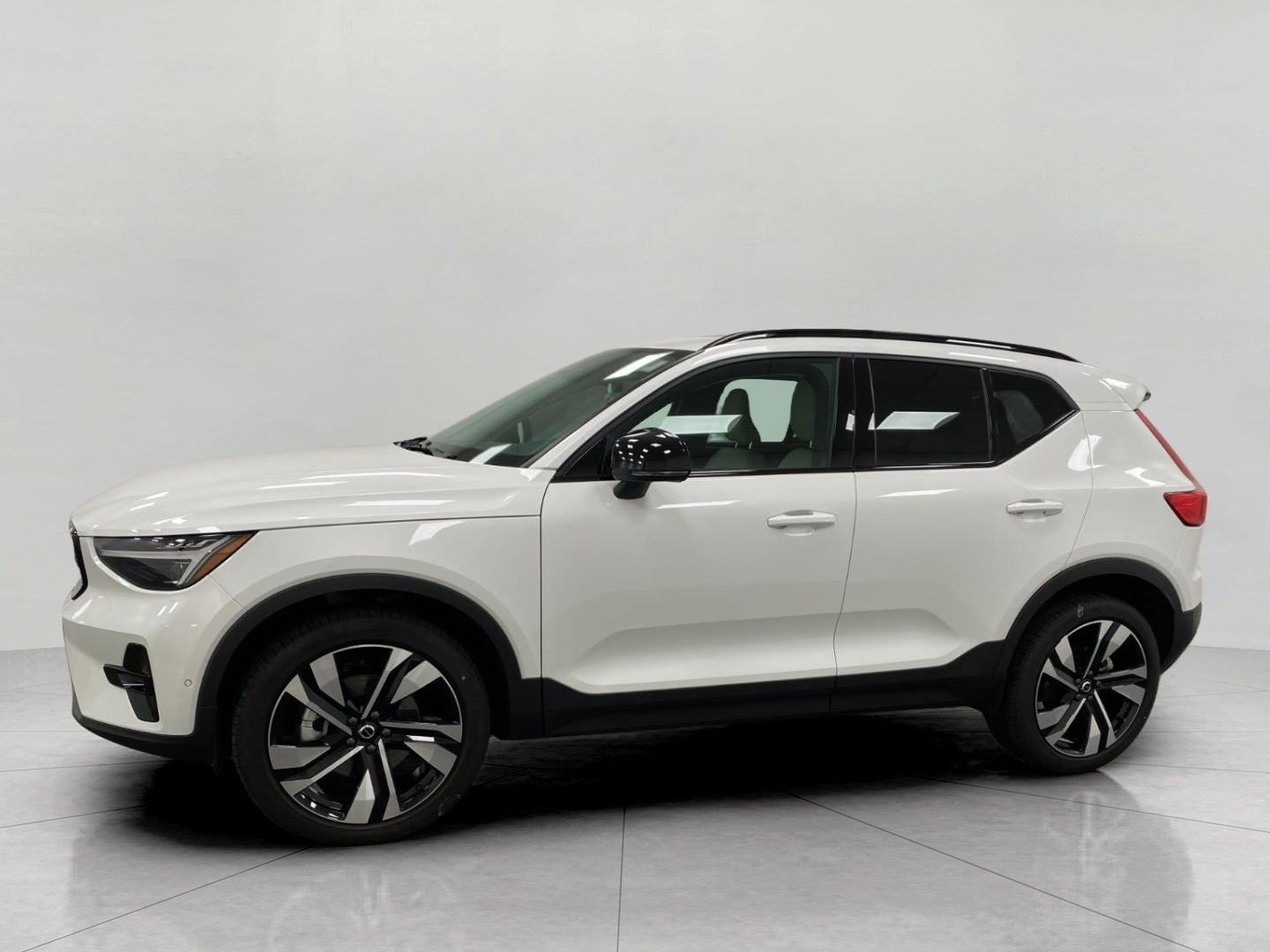 2026 Volvo XC40 B5 AWD Ultra
