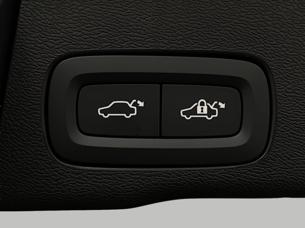 2026 Volvo XC60 B5 AWD Plus